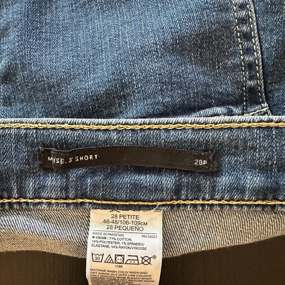 Banana Republic Premium Denim Shorts Size 28P | Mid-Rise - Picture 4 of 4